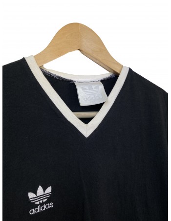T-shirt Adidas nera con scollo a V e logo ricamato taglia M 2